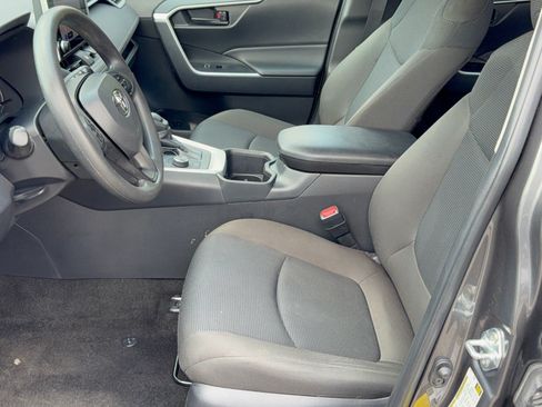 Used 2025 Toyota RAV4 LE AWD/4WD image 5
