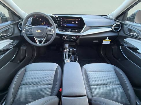 Used 2026 Chevrolet Trax LT w/ LT Convenience Package FWD image 26
