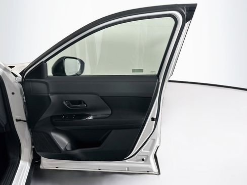 Used 2025 Nissan Kicks S FWD image 30