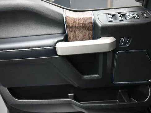 Used 2019 Ford F250 Lariat image 13