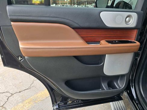 Used 2023 Lincoln Navigator Reserve image 18