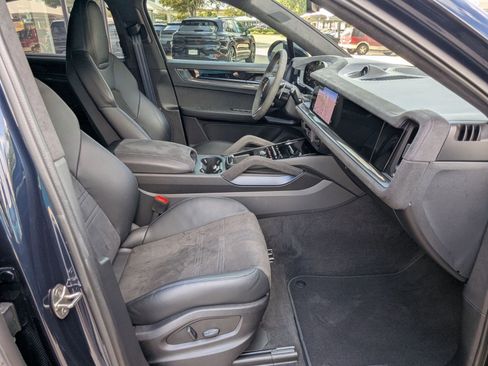 Used 2024 Porsche Cayenne Turbo GT image 25