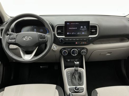 Used 2025 Hyundai Venue SEL image 20