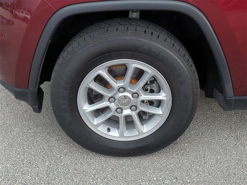 Used 2020 Jeep Grand Cherokee Laredo image 12