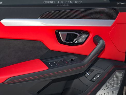 Used 2020 Lamborghini Urus image 67