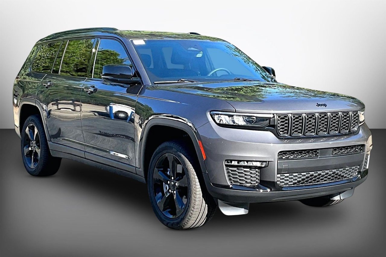 Used 2025 Jeep Grand Cherokee L Limited w/ Black Appearance Package AWD/4WD image 2