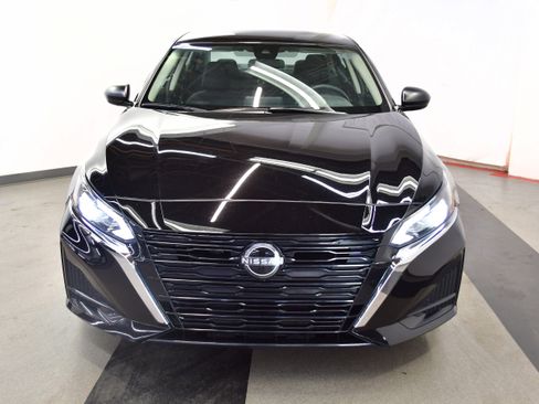 Used 2025 Nissan Altima 2.5 SV FWD image 3