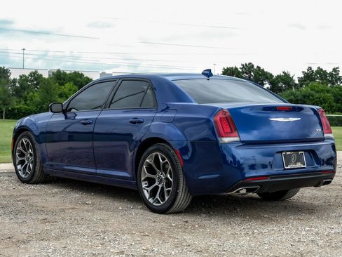Used 2018 Chrysler 300 S w/ 300S Premium Group RWD image 12