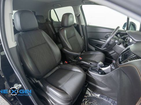 Used 2022 Chevrolet Trax LT w/ Midnight Edition AWD/4WD image 41
