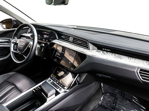 Used 2022 Audi e-tron Premium w/ Convenience Plus Package image 17