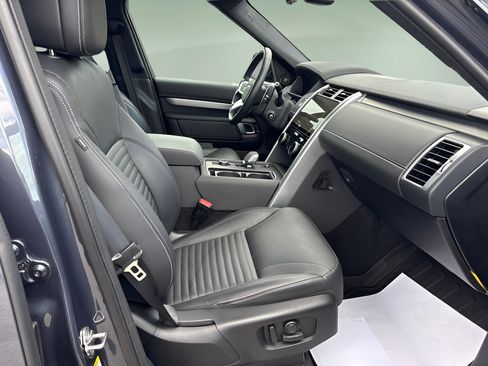 Used 2024 Land Rover Discovery Dynamic SE AWD/4WD image 11
