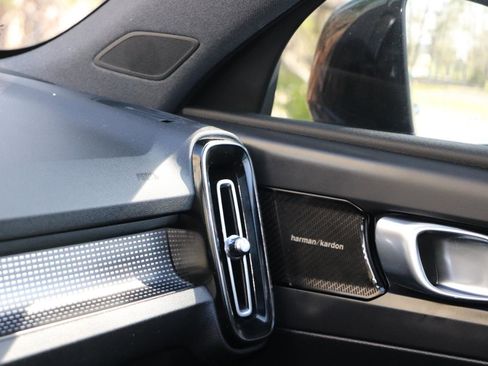 Used 2019 Volvo XC40 T5 R-Design image 27