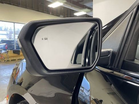 Used 2022 Chevrolet Equinox RS w/ RS Leather Package image 30