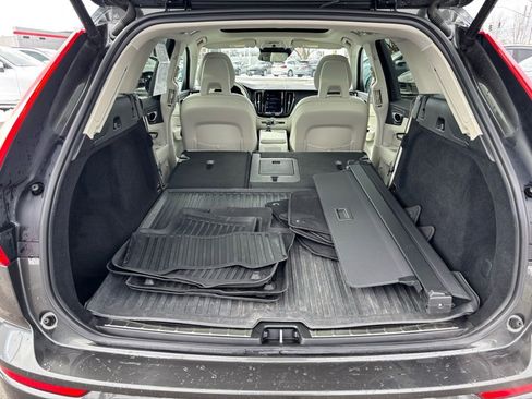 Used 2018 Volvo XC60 T5 Momentum w/ Vision Package image 24