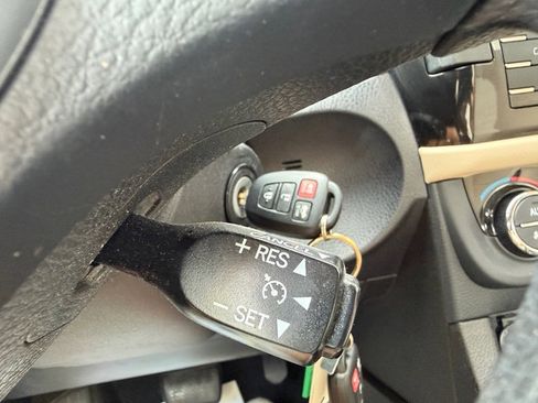 Used 2016 Toyota Corolla LE FWD image 19