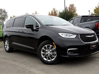 New 2026 Chrysler Pacifica Select video 2