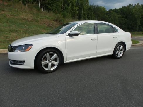 Used 2012 Volkswagen Passat 2.5 SE FWD image 8