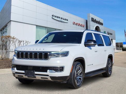 Used 2023 Jeep Wagoneer L Series II image 2