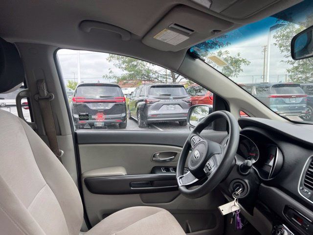 Used 2015 Kia Sedona LX FWD image 32