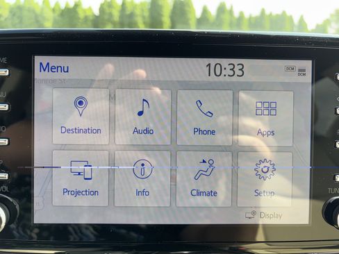 Used 2021 Toyota Sienna XLE w/ XLE Plus Package FWD image 27