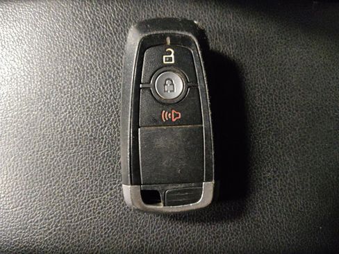 Used 2020 Ford EcoSport Titanium image 32