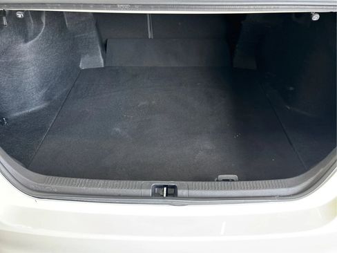 Used 2018 Toyota Camry LE FWD image 16