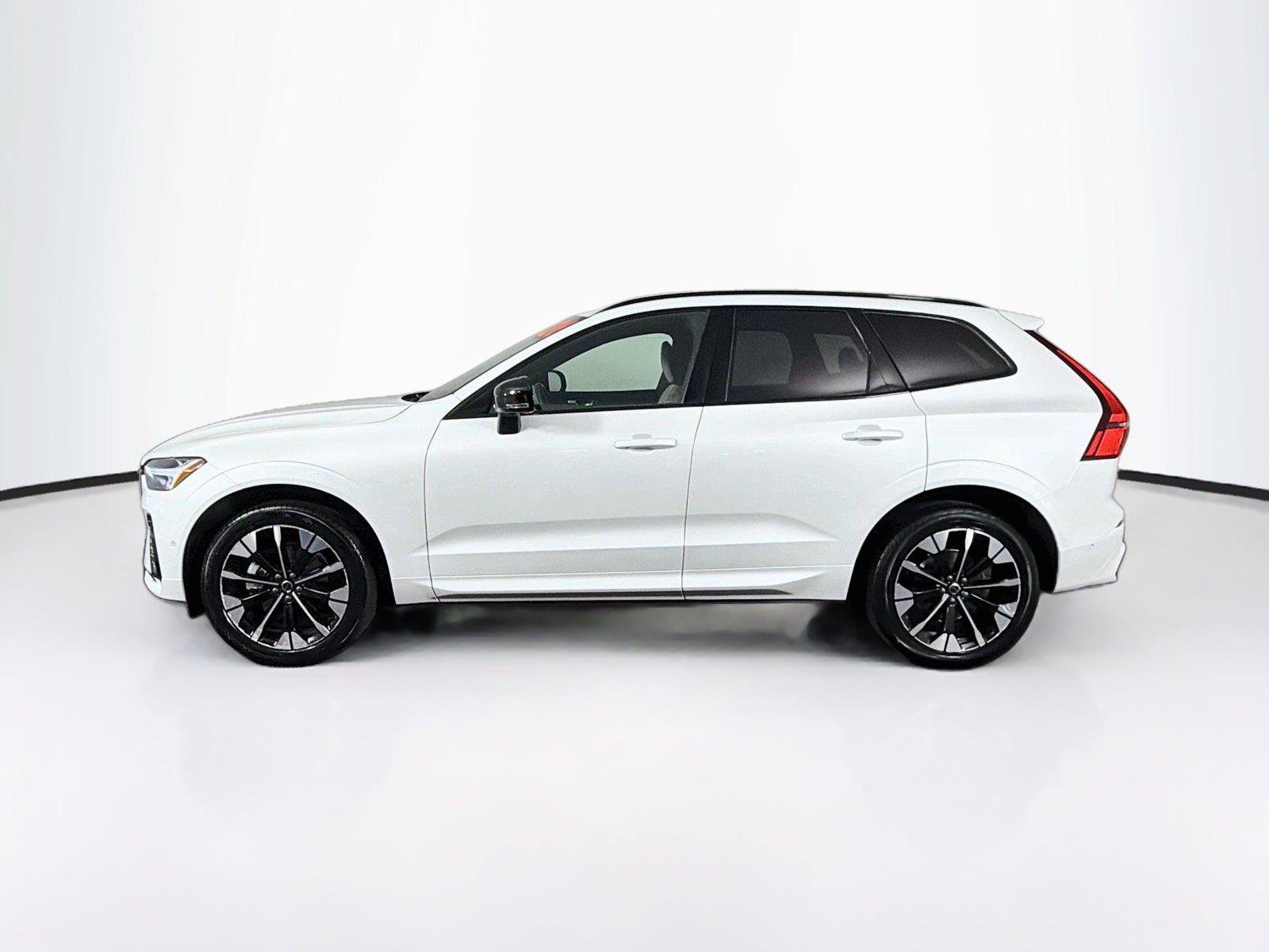 Used 2026 Volvo XC60 B5 Plus AWD/4WD image 8