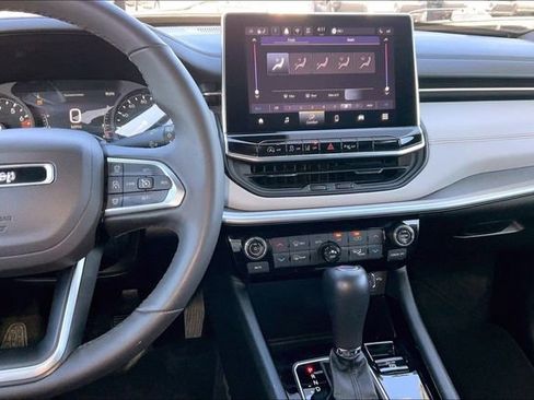 Used 2025 Jeep Compass Limited image 6