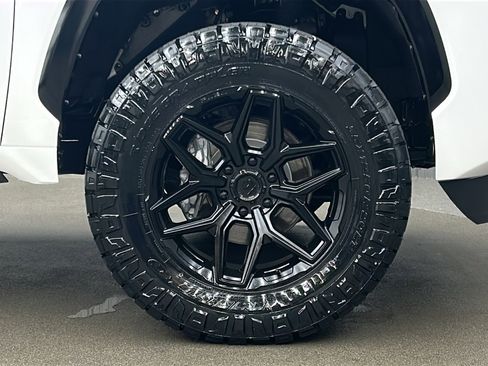 Used 2025 Toyota Sequoia Platinum image 9