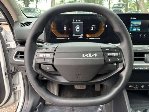 Used 2025 Kia K4 FWD image 27