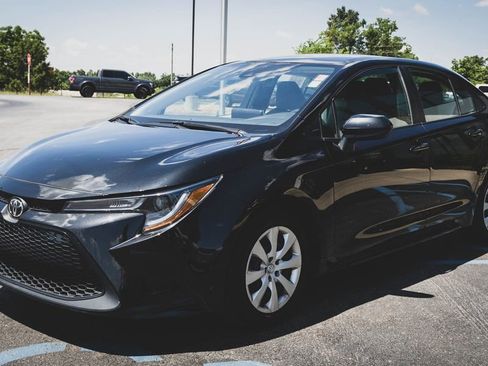 Used 2021 Toyota Corolla LE FWD image 4