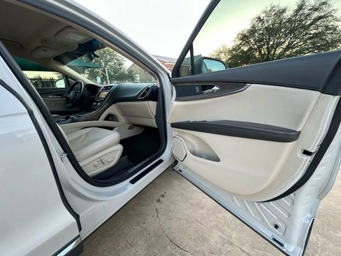 Used 2019 Lincoln Nautilus Select image 28