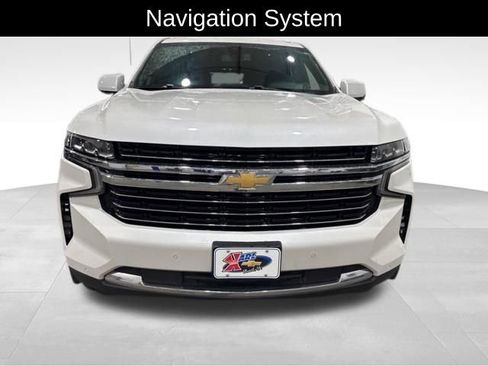Used 2022 Chevrolet Suburban LT w/ Luxury Package image 2