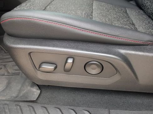 Used 2023 Chevrolet Colorado Z71 w/ Z71 Convenience Package 2 AWD/4WD image 13