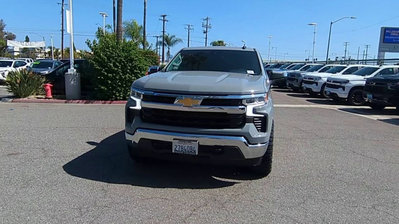 Used 2024 Chevrolet Silverado 1500 LT AWD/4WD image 3