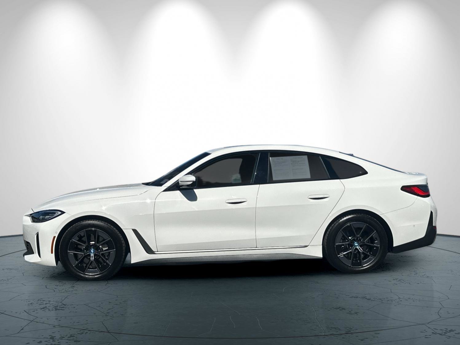 Used 2023 BMW i4 eDrive35 RWD image 7