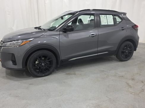 Used 2023 Nissan Kicks SR w/ SR Premium Package FWD image 2