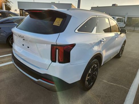 Used 2025 Kia Sorento S w/ Panoramic Sunroof Package FWD image 6