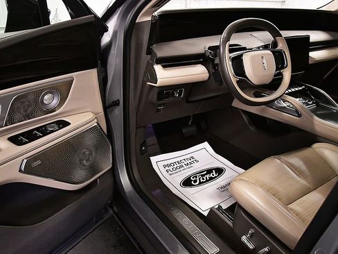 Used 2024 Lincoln Nautilus Reserve w/ Equipment Group 203A image 13