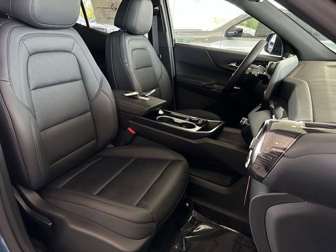 New 2026 Chevrolet Equinox LT w/ Convenience Package II FWD image 17