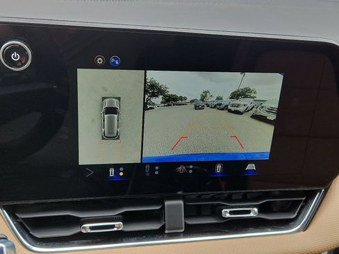 Used 2025 Chevrolet Equinox ACTIV w/ Safety and Technology Package FWD image 18