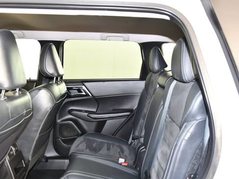 Used 2022 Mitsubishi Outlander SE AWD/4WD image 31