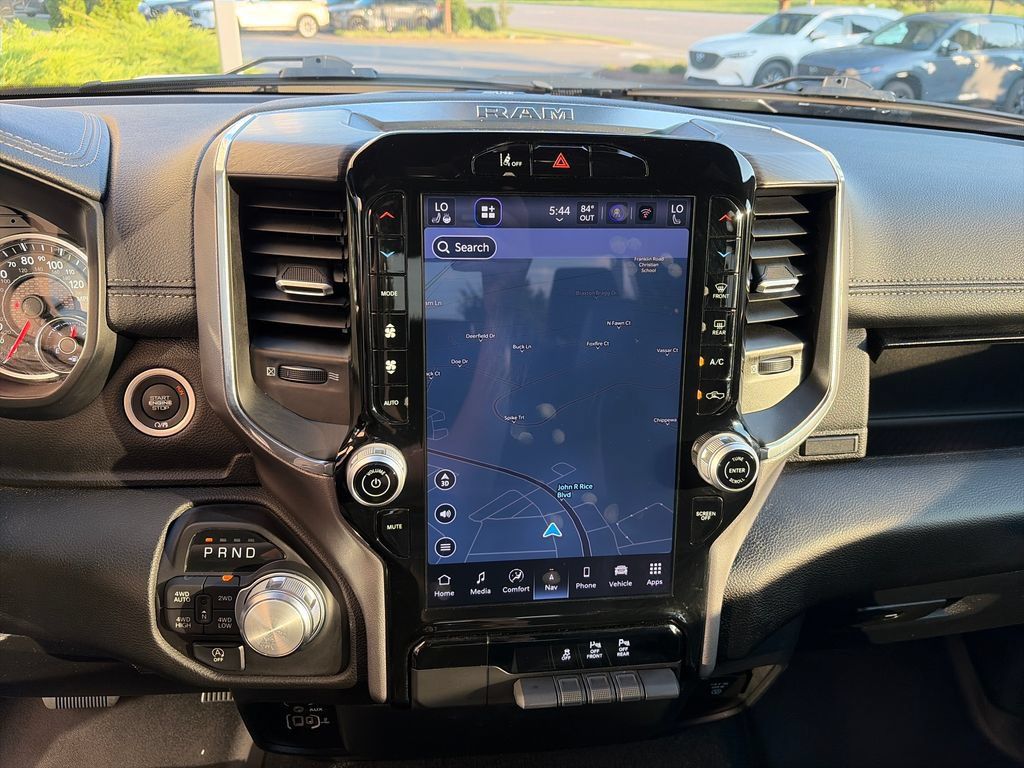 Used 2025 RAM 1500 Laramie AWD/4WD image 31