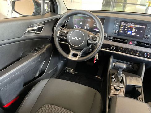 Used 2025 Kia Sportage LX image 33