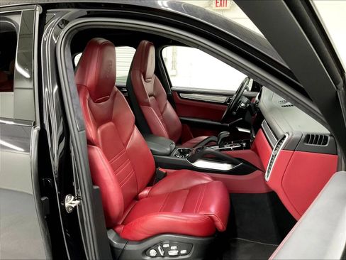Used 2020 Porsche Cayenne Turbo AWD/4WD image 12