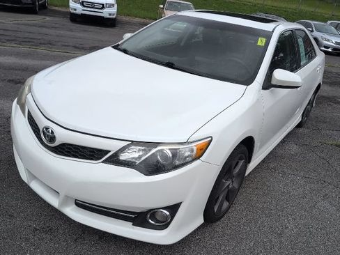 Used 2012 Toyota Camry SE FWD image 4