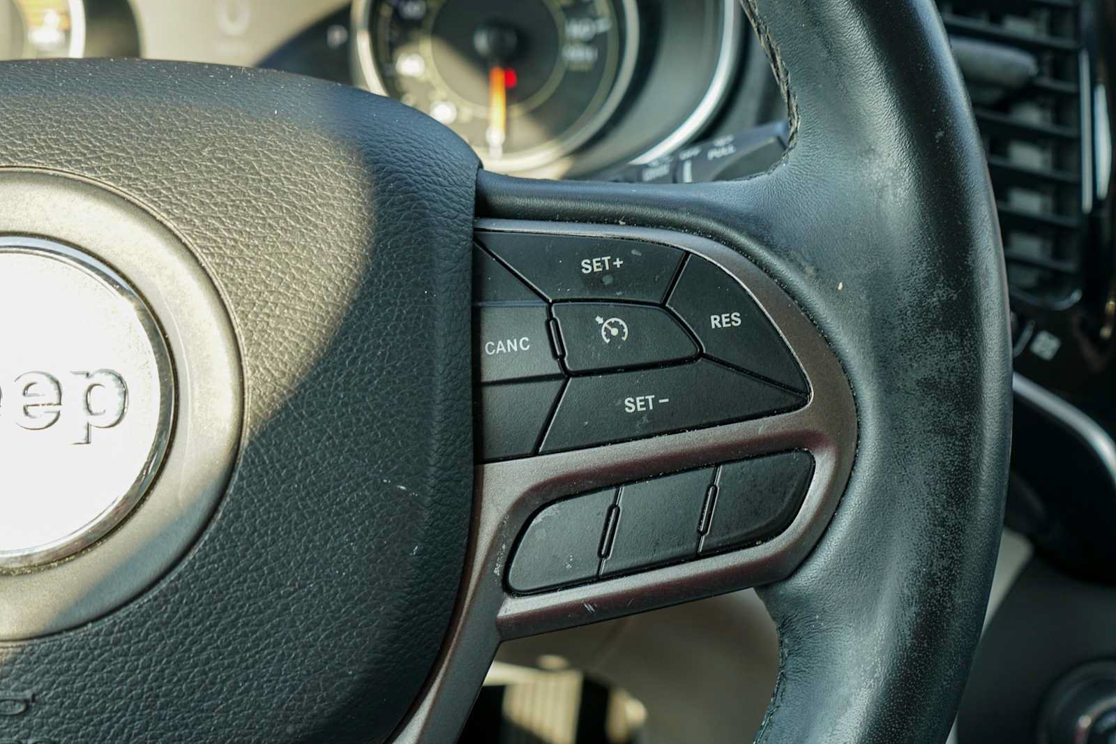 Used 2020 Jeep Cherokee Limited FWD image 15