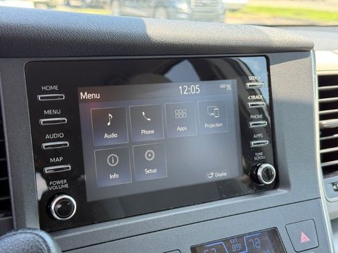 Used 2019 Toyota Sienna L FWD image 23
