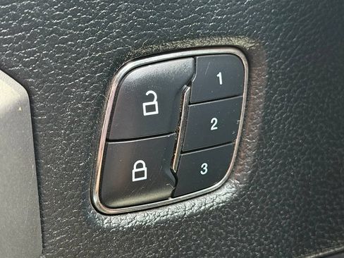 Used 2017 Ford F150 Platinum w/ Equipment Group 701A Luxury AWD/4WD image 29