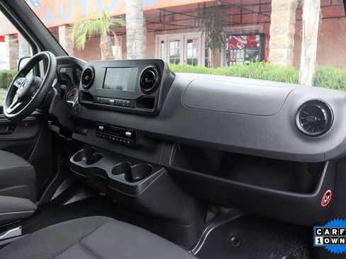 Used 2024 Mercedes-Benz Sprinter 2500 image 31